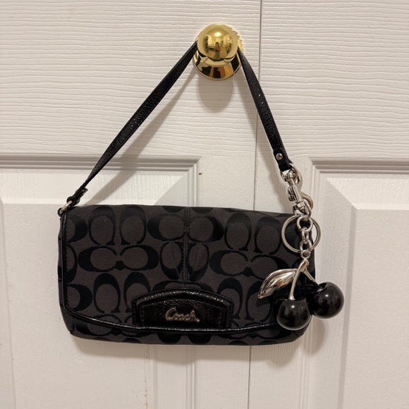 Authentic Vintage Coach Wrislet - Picture 4 of 5